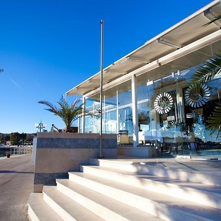 קרק Hotel Marina מראה חיצוני תמונה