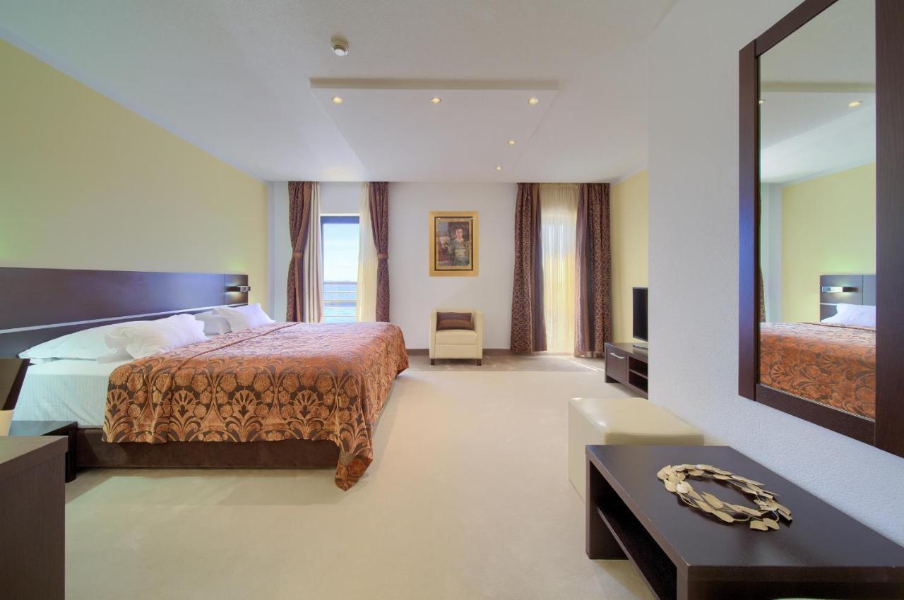 קרק Hotel Marina מראה חיצוני תמונה