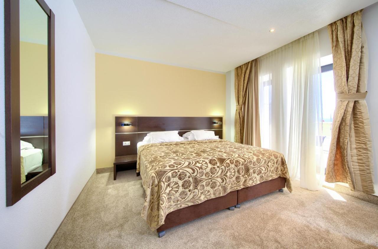 קרק Hotel Marina מראה חיצוני תמונה