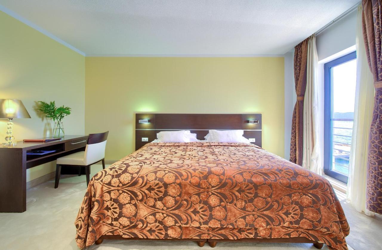 קרק Hotel Marina מראה חיצוני תמונה