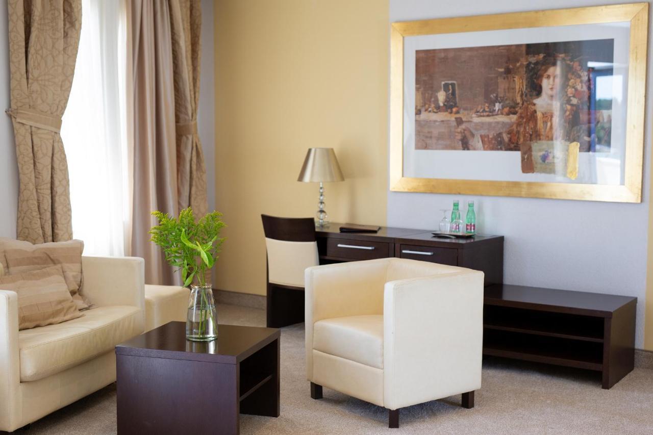 קרק Hotel Marina מראה חיצוני תמונה