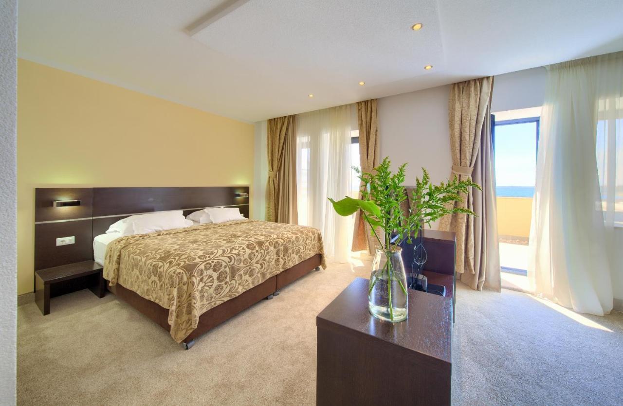 קרק Hotel Marina מראה חיצוני תמונה