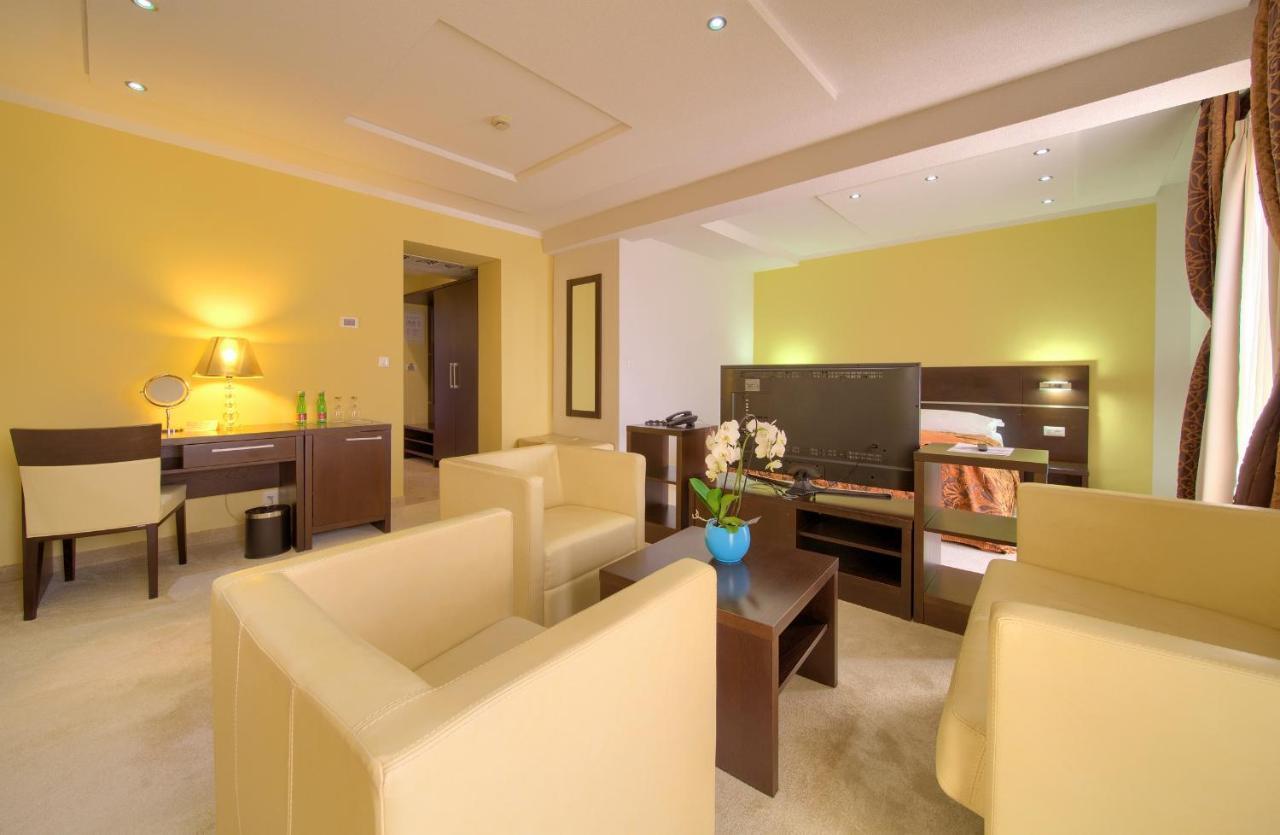קרק Hotel Marina מראה חיצוני תמונה