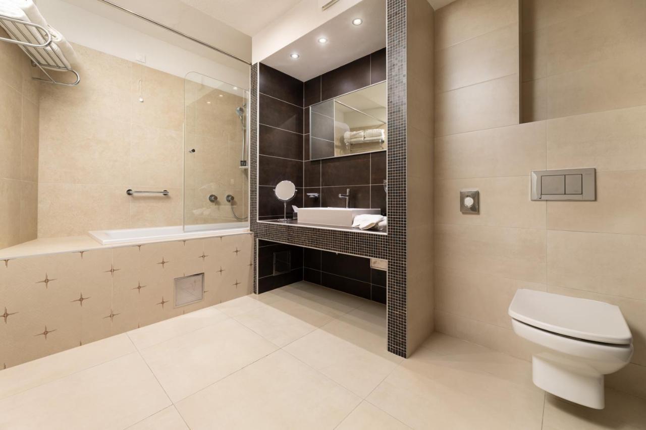 קרק Hotel Marina מראה חיצוני תמונה