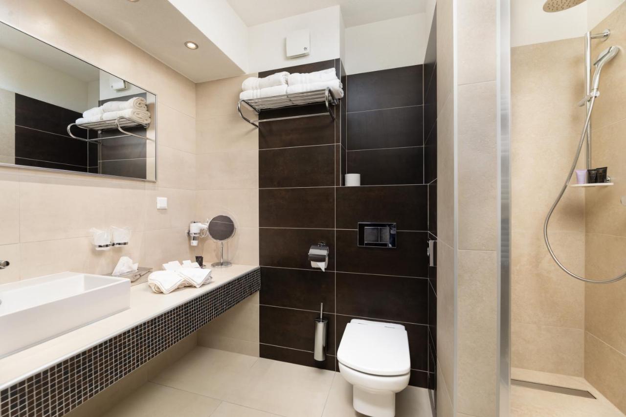 קרק Hotel Marina מראה חיצוני תמונה