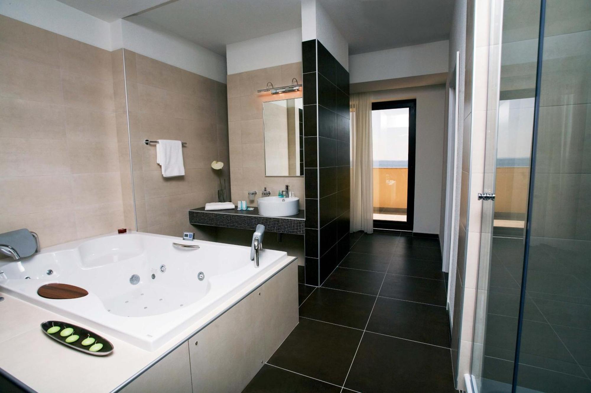 קרק Hotel Marina מראה חיצוני תמונה