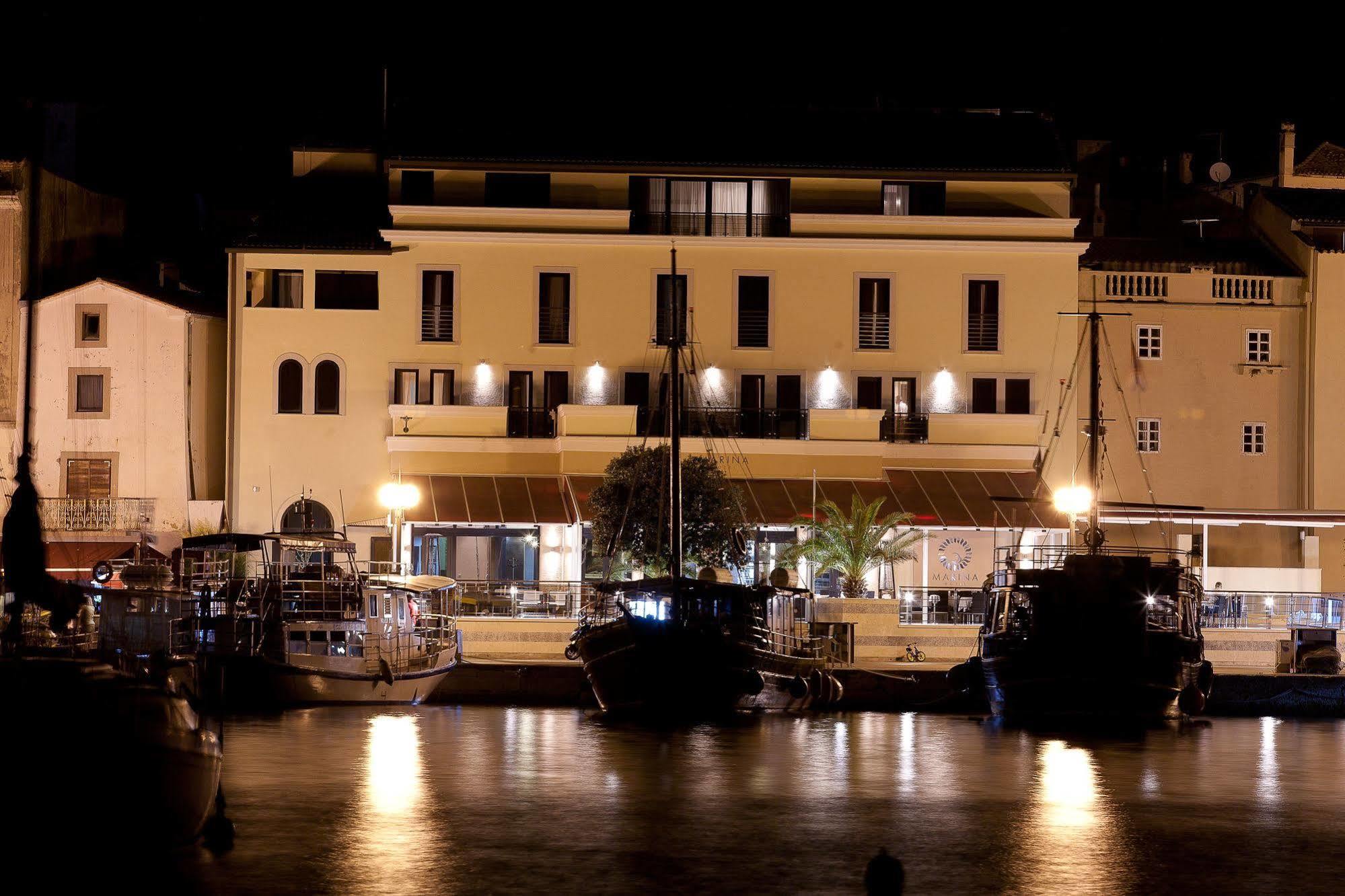 קרק Hotel Marina מראה חיצוני תמונה