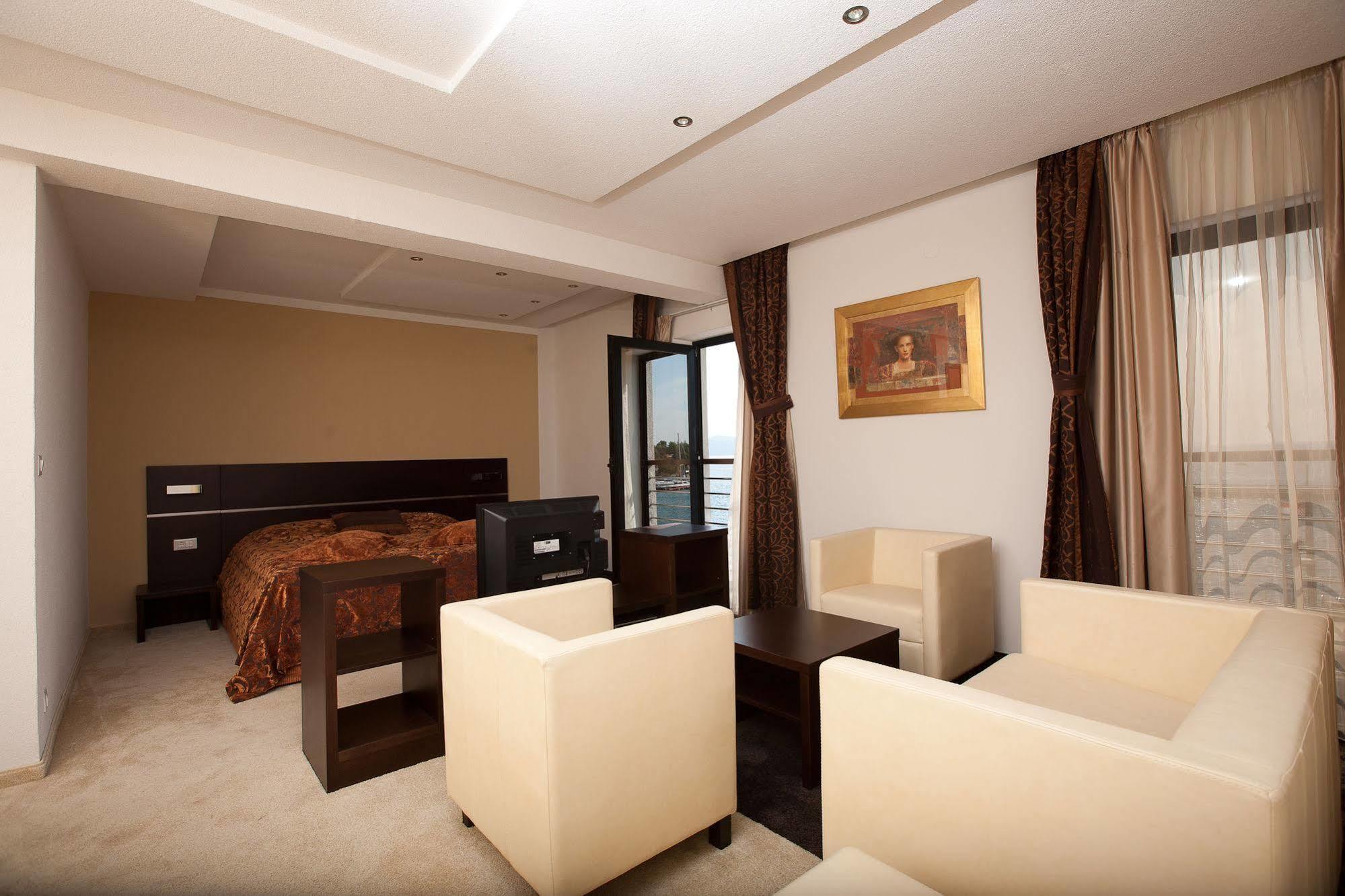 קרק Hotel Marina מראה חיצוני תמונה