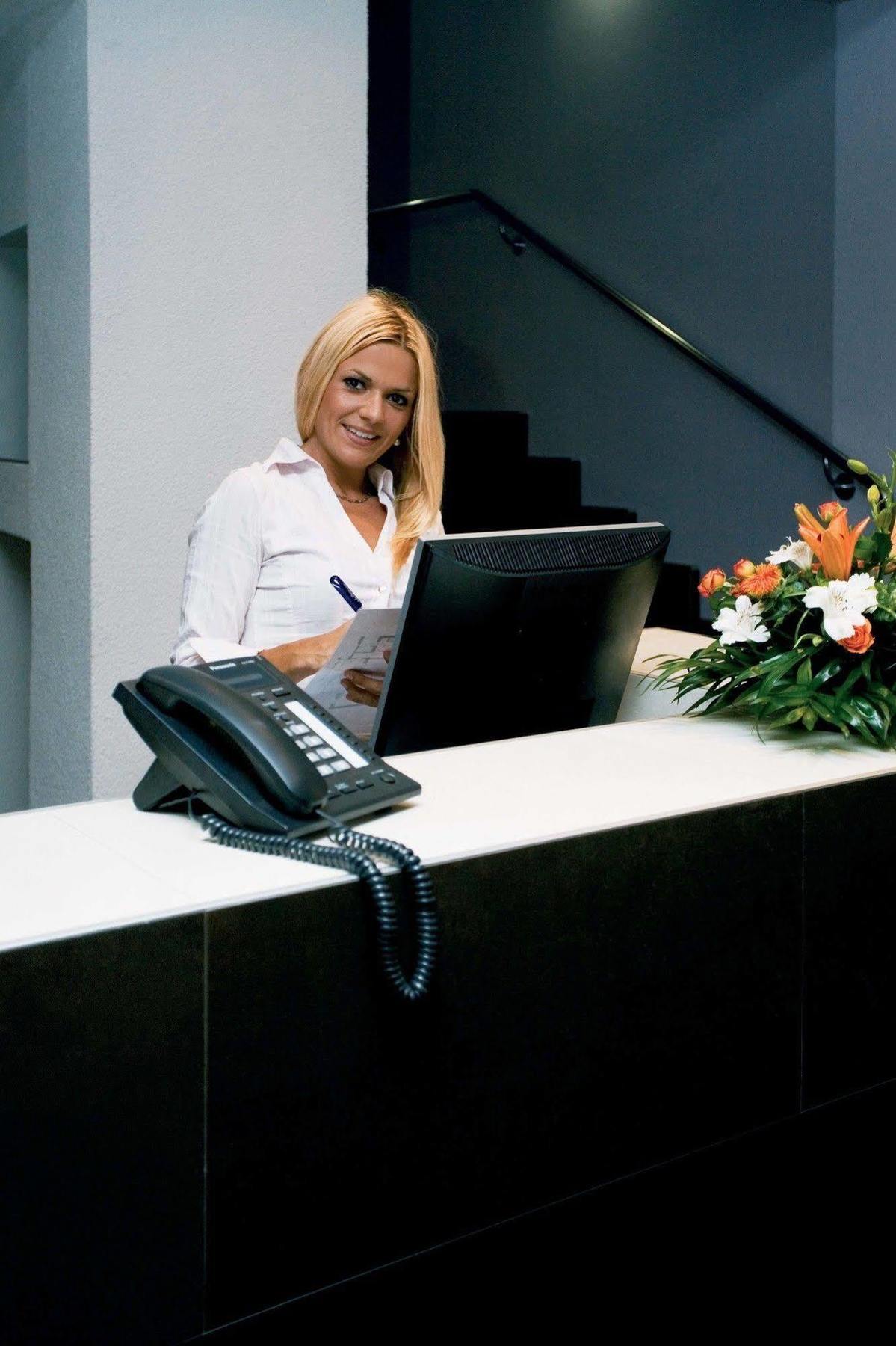 קרק Hotel Marina מראה חיצוני תמונה