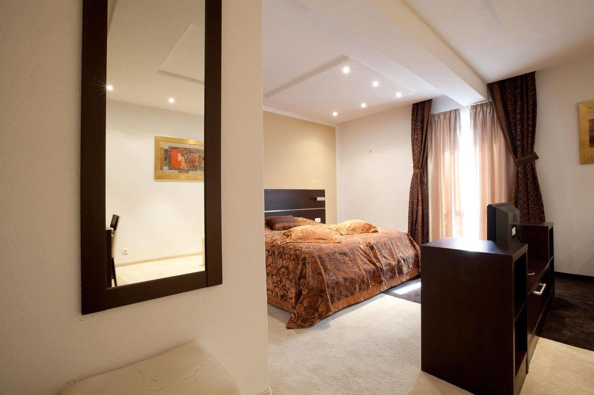 קרק Hotel Marina מראה חיצוני תמונה