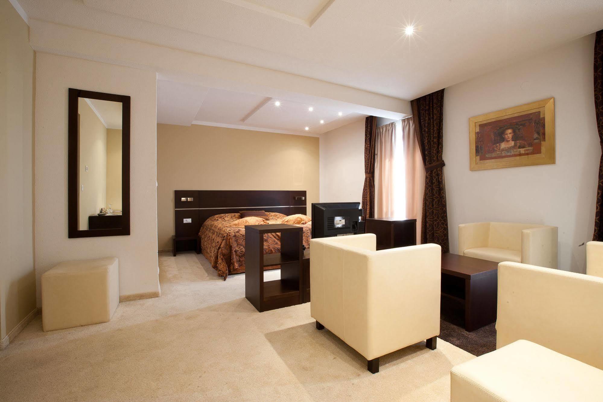 קרק Hotel Marina מראה חיצוני תמונה