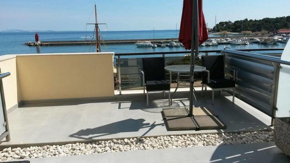קרק Hotel Marina מראה חיצוני תמונה